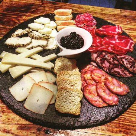 11 Tapas Restaurante & Cocktails Wine Bar